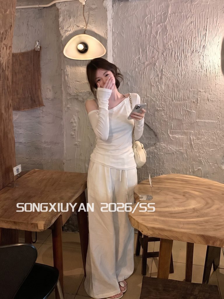 Soft Button One-Shoulder Long-Sleeve T-Shirt Slim Off-Shoulder Top with Grey Cami Two-Piece Set