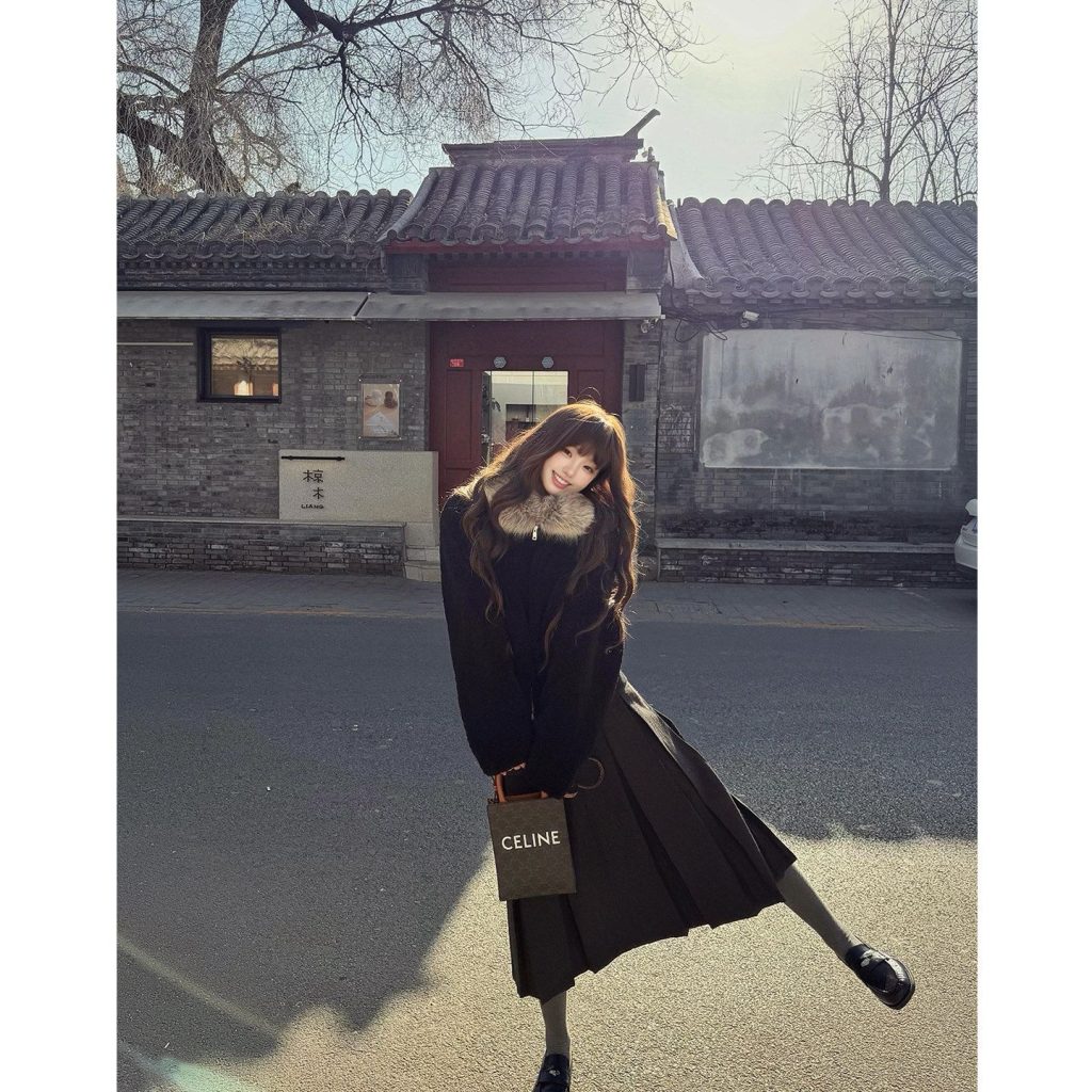 New Winter Thickened Faux Fur Short Jacket for Women 2026 Autumn New Style Chic Age-Reducing Drape