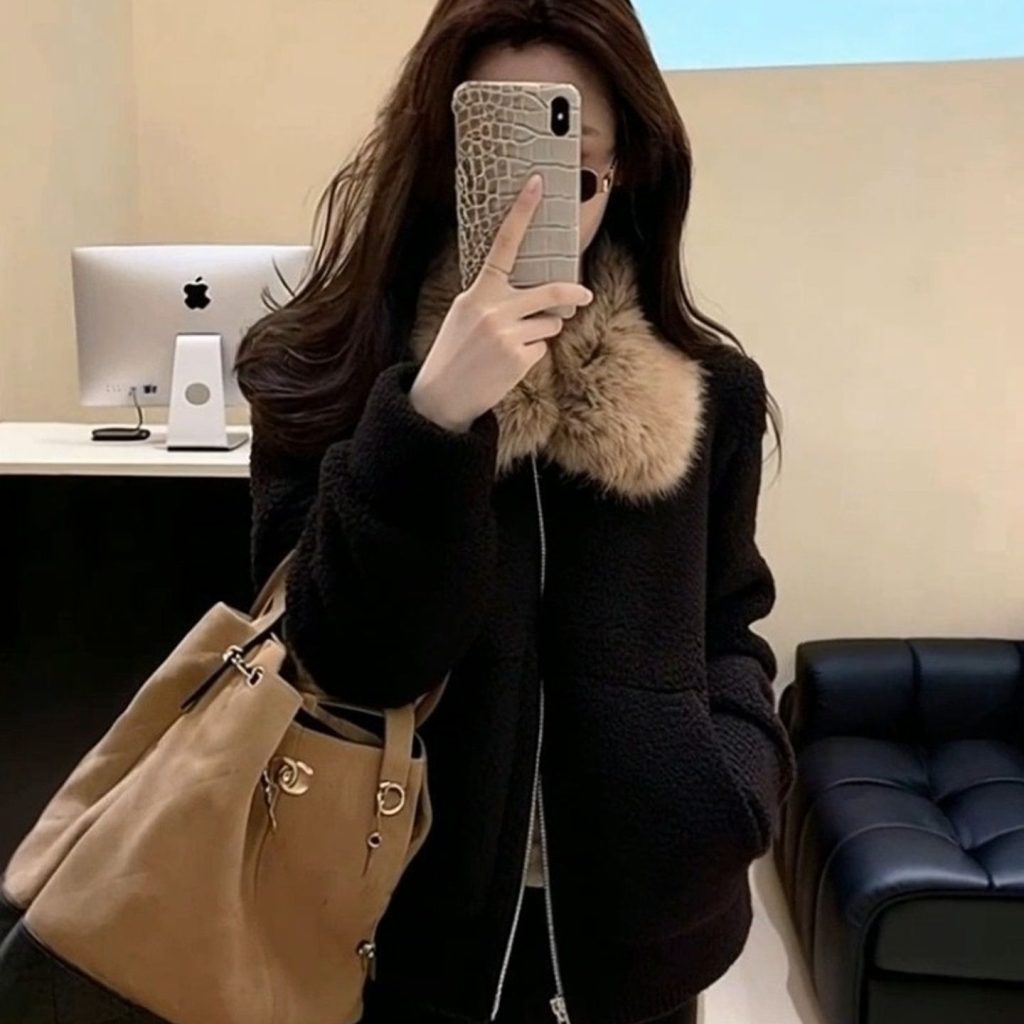 Korean Style Black Faux Suede Jacket with Faux Fur Collar Zip-Up Women's 2026